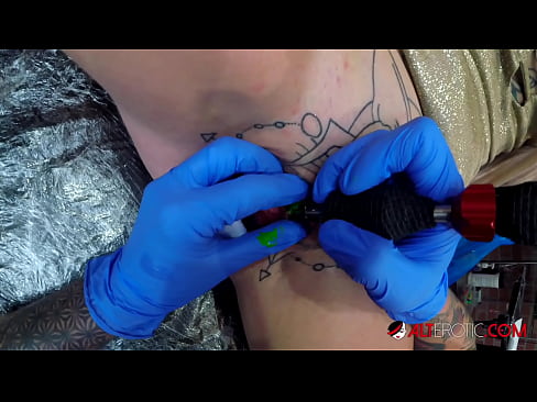 ❤️ Sully Savage, une chaudasse extrêmement tatouée, s'est fait tatouer le clitoris. ❤❌ Porno de qualité at fr.pornovore.ru